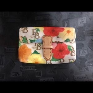 Beautiful Dooney & Bourke coin Purse.